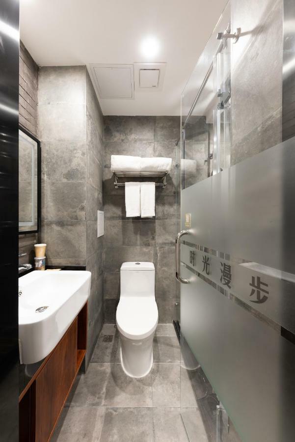 Nostalgia Hotel Near Prince Gong'S Mansion- Beihai Park, Tian'Anmen Square, Nanluoguxiang Hutong, Huguosi Hutong Snack Street, 5 Minutes Walk Away From Ping'Anli Subway Station, Free Ice Cream And Laundry Service,English Communication Well Pequim Exterior foto